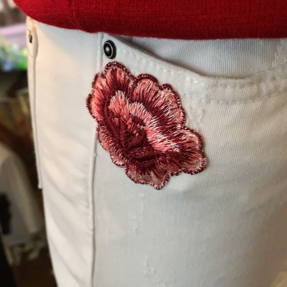 🌞🌞Floral appliqué white pant - Picture 8 of 8